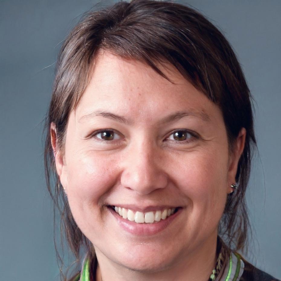 Айгуль Сериковна, преподаватель скетчинга