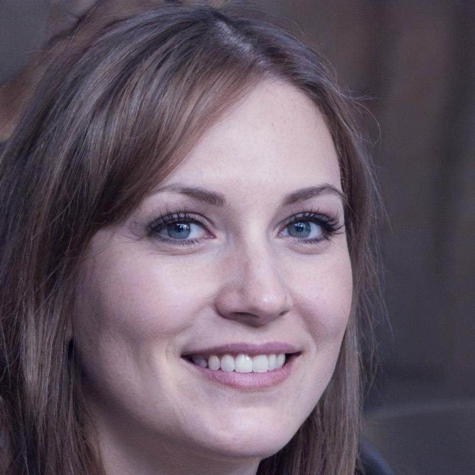 Назгуль Бектемировна, специалист по акварельному скетчингу