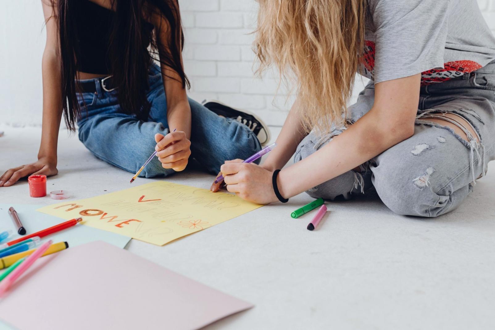 Набор инструментов для скетчинга с различными материалами